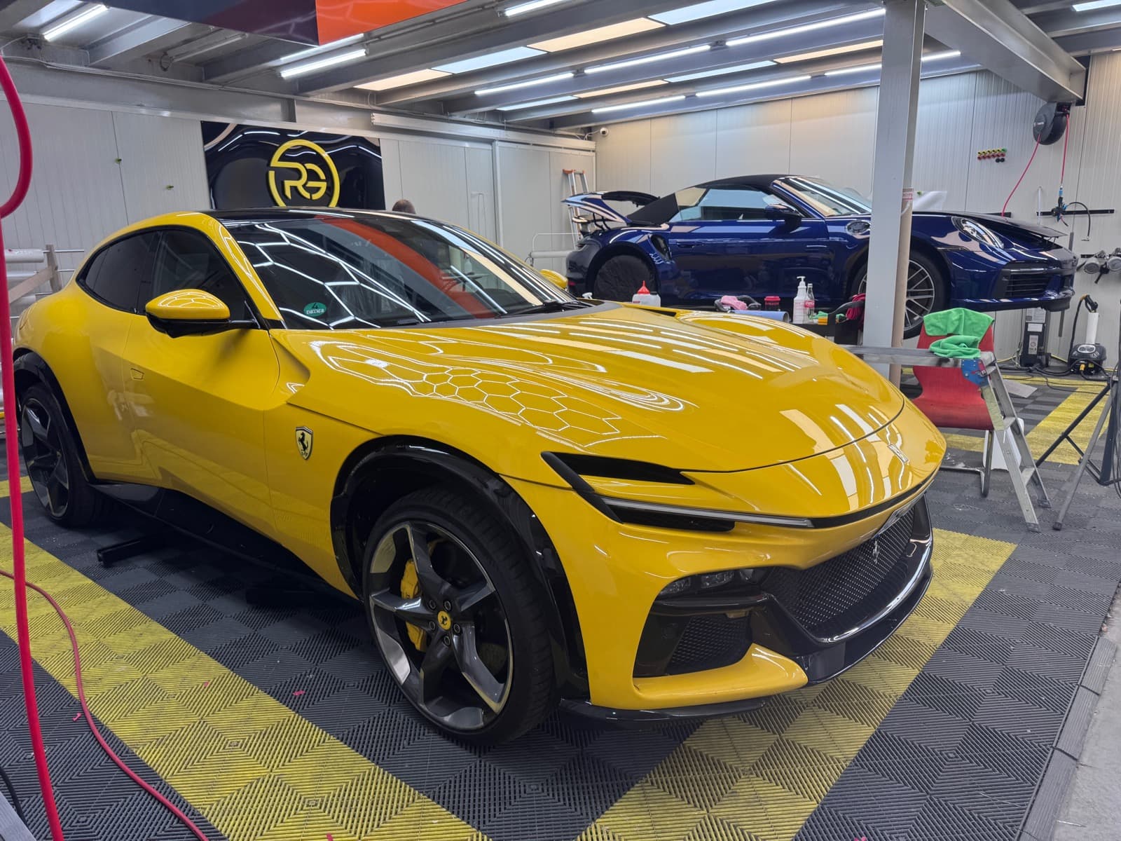 Ferrari Purosangue — Keramikversiegelung bei Royal Glanz München